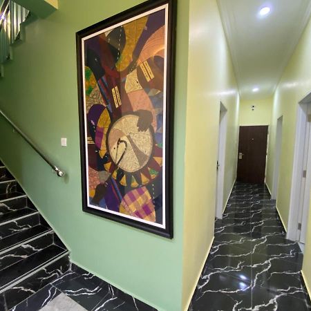 C7 Hazelwood Residence & Suites Abuja Extérieur photo