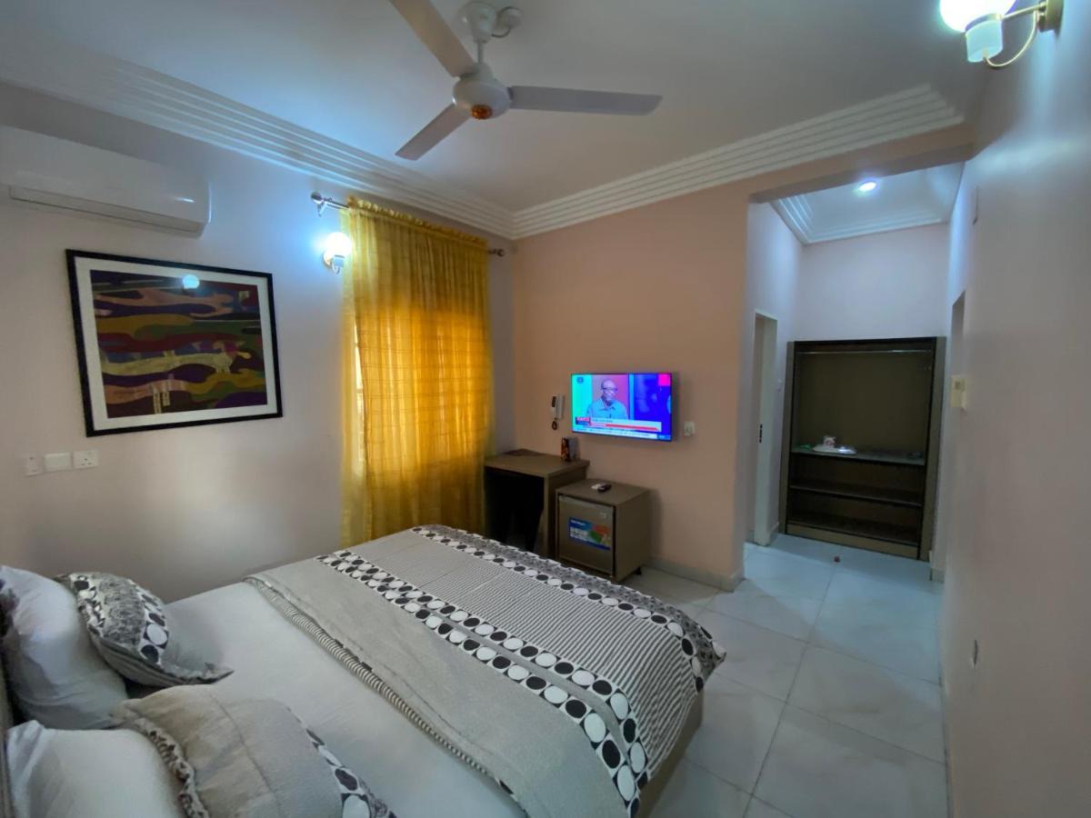 C7 Hazelwood Residence & Suites Abuja Extérieur photo