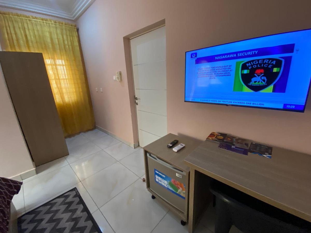 C7 Hazelwood Residence & Suites Abuja Extérieur photo