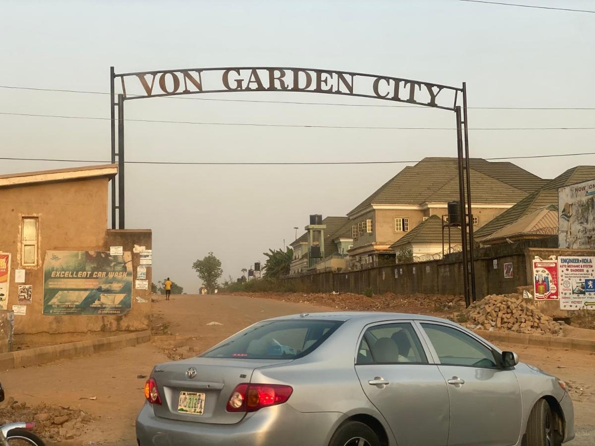 C7 Hazelwood Residence & Suites Abuja Extérieur photo