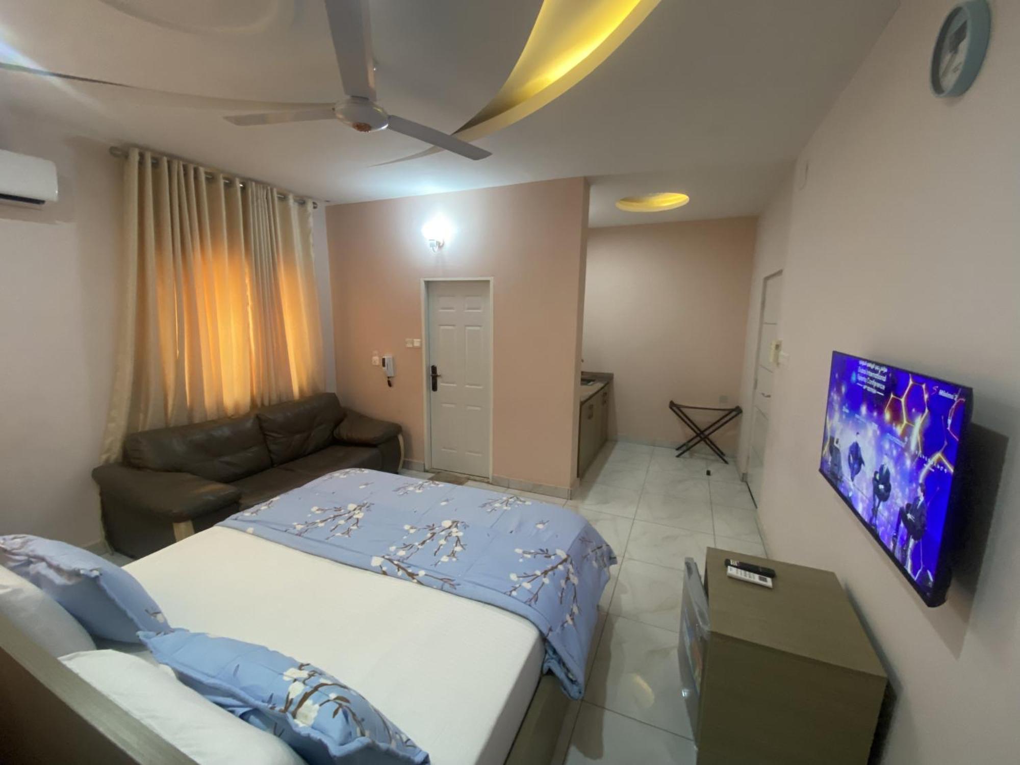 C7 Hazelwood Residence & Suites Abuja Extérieur photo