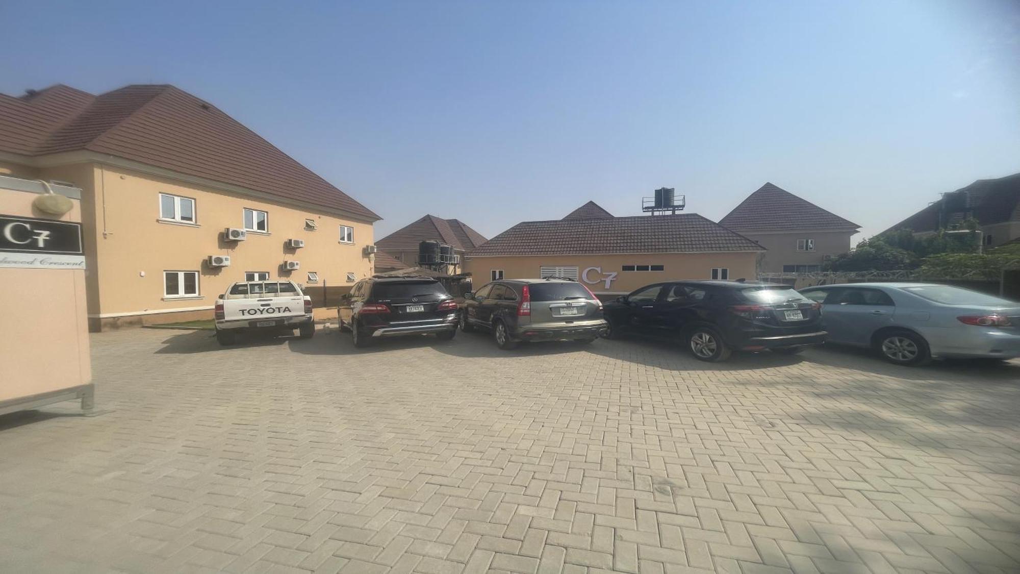 C7 Hazelwood Residence & Suites Abuja Extérieur photo