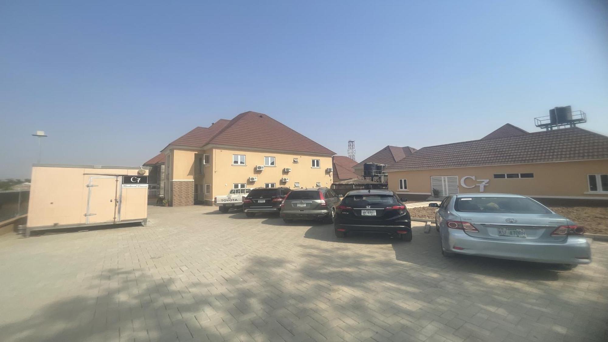 C7 Hazelwood Residence & Suites Abuja Extérieur photo