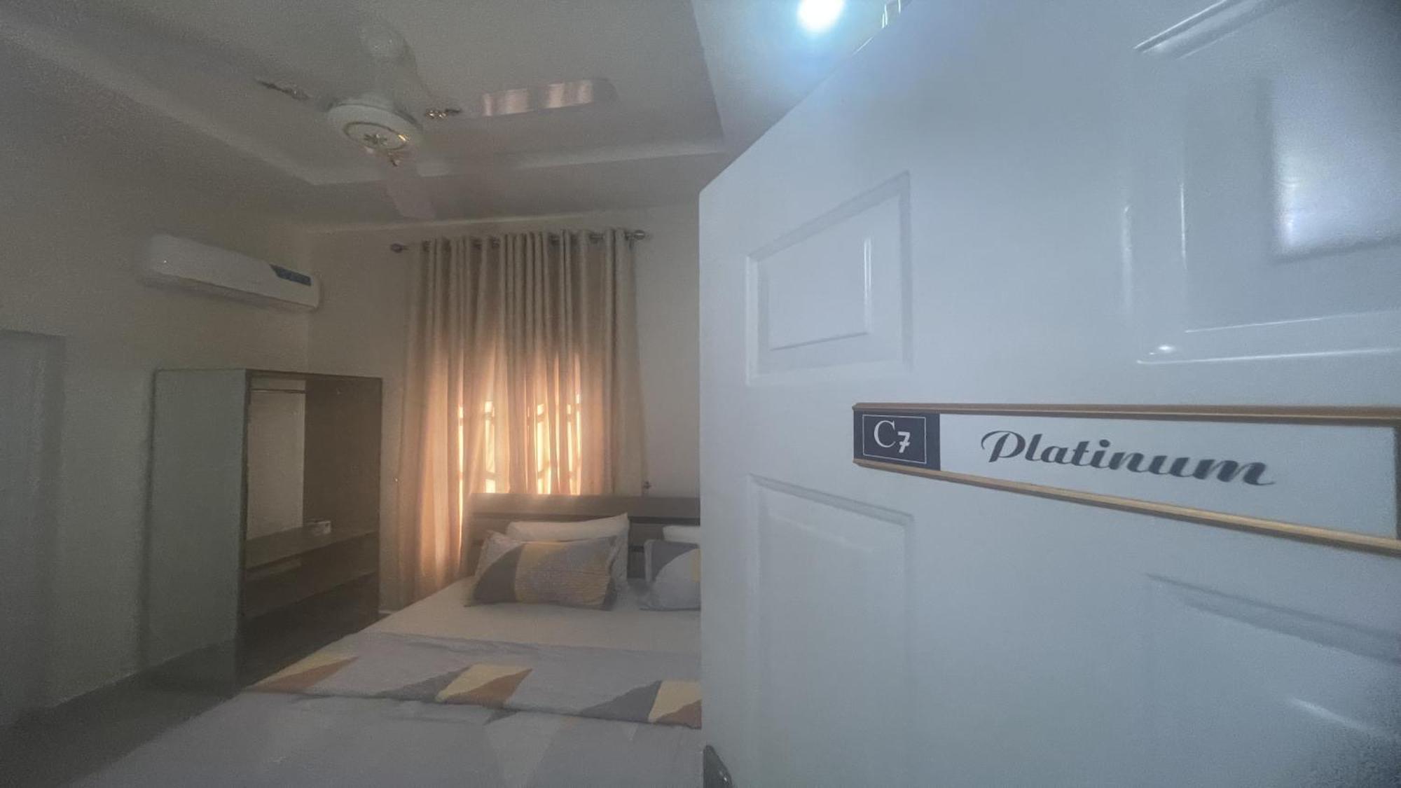 C7 Hazelwood Residence & Suites Abuja Extérieur photo